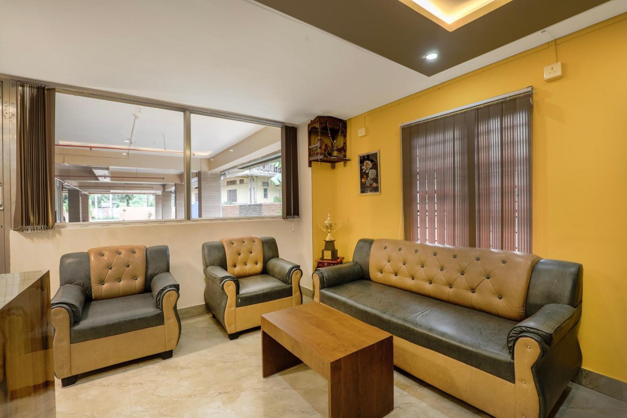 Treebo Urban Oasis Inn Guwahati Buitenkant foto