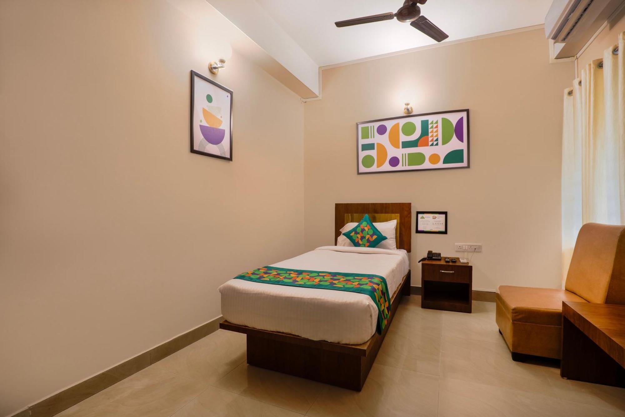 Treebo Urban Oasis Inn Guwahati Buitenkant foto