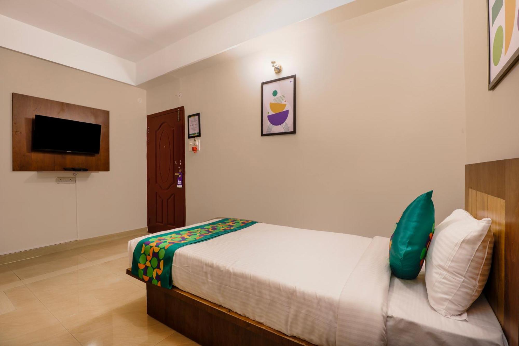 Treebo Urban Oasis Inn Guwahati Buitenkant foto