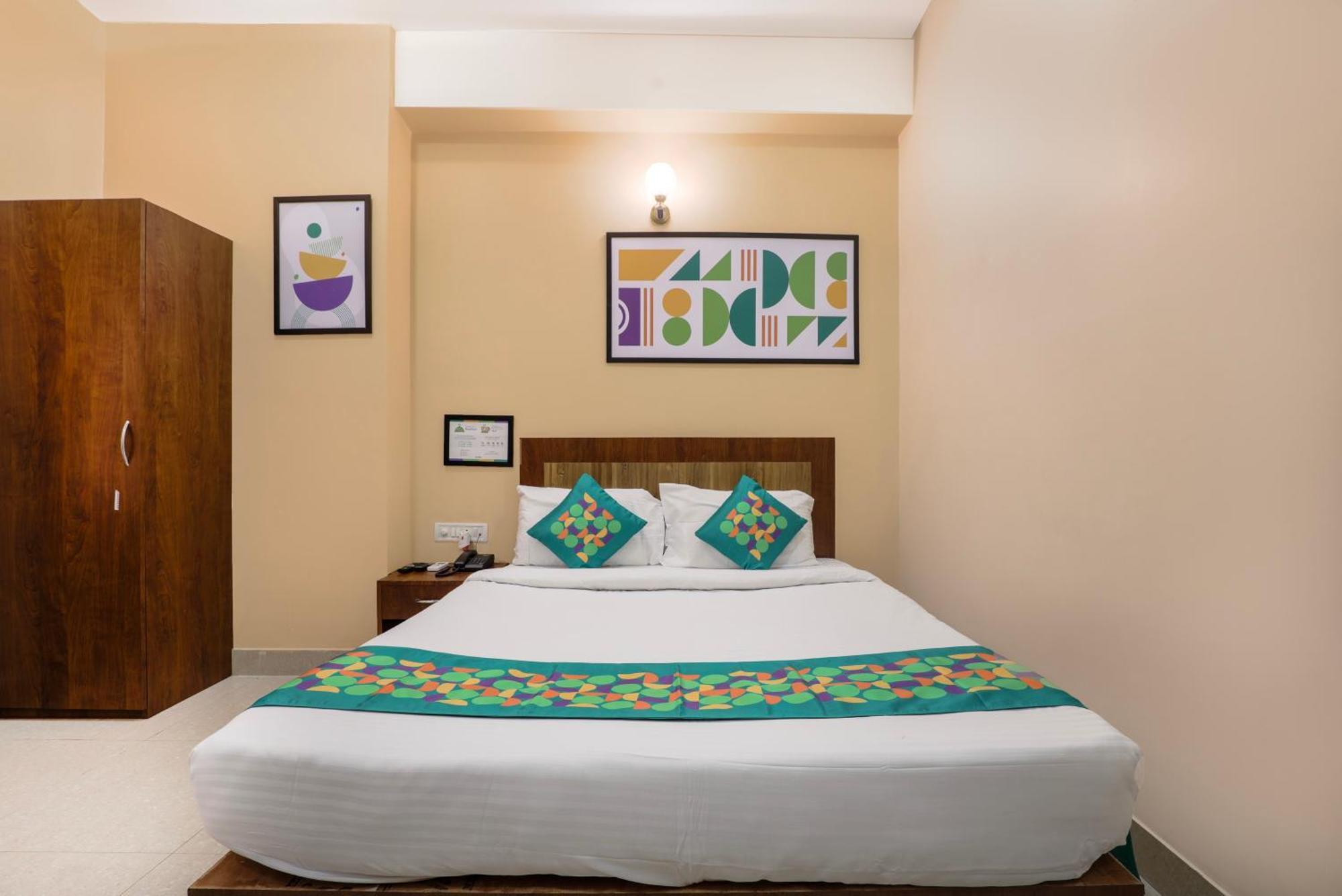 Treebo Urban Oasis Inn Guwahati Buitenkant foto