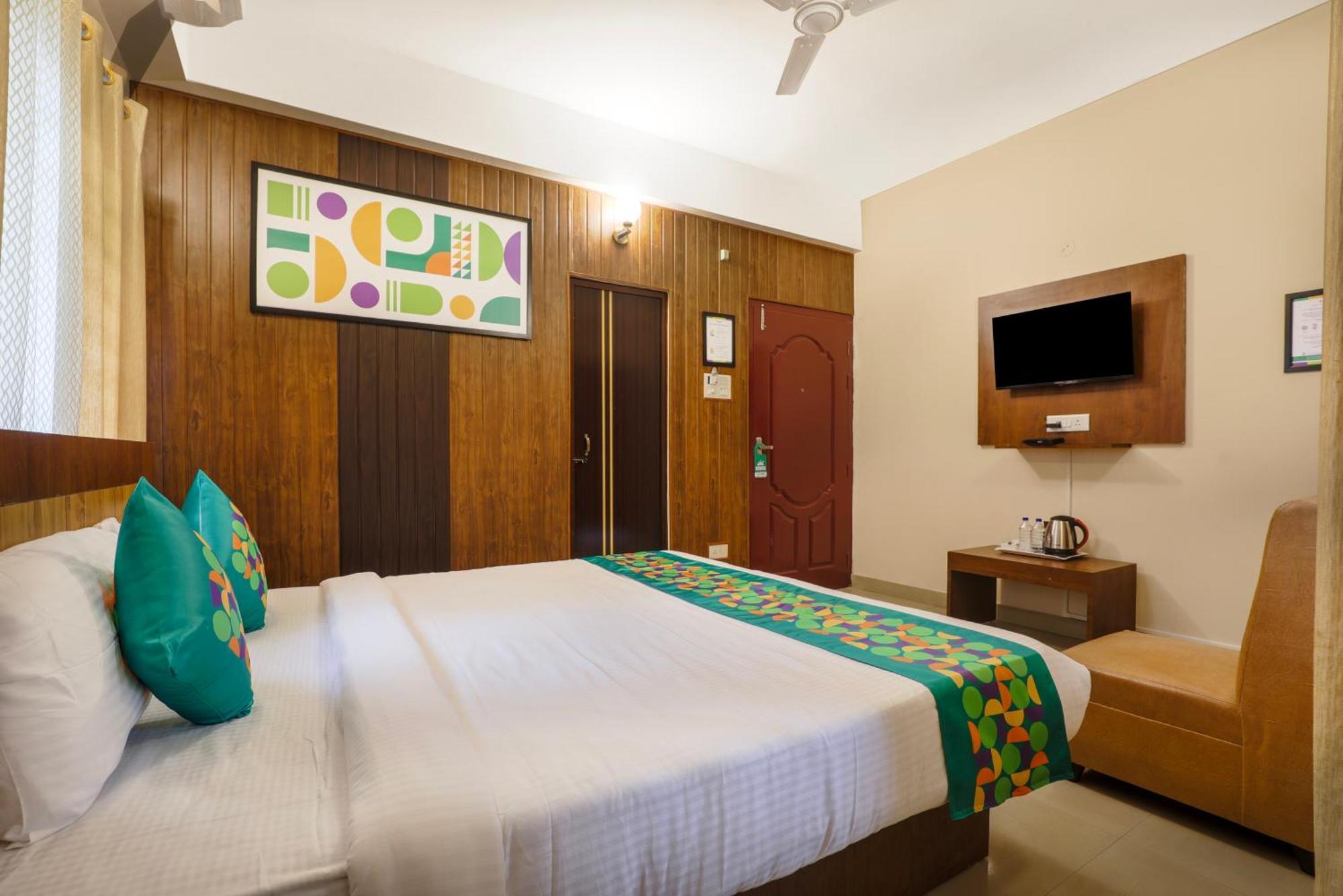Treebo Urban Oasis Inn Guwahati Buitenkant foto