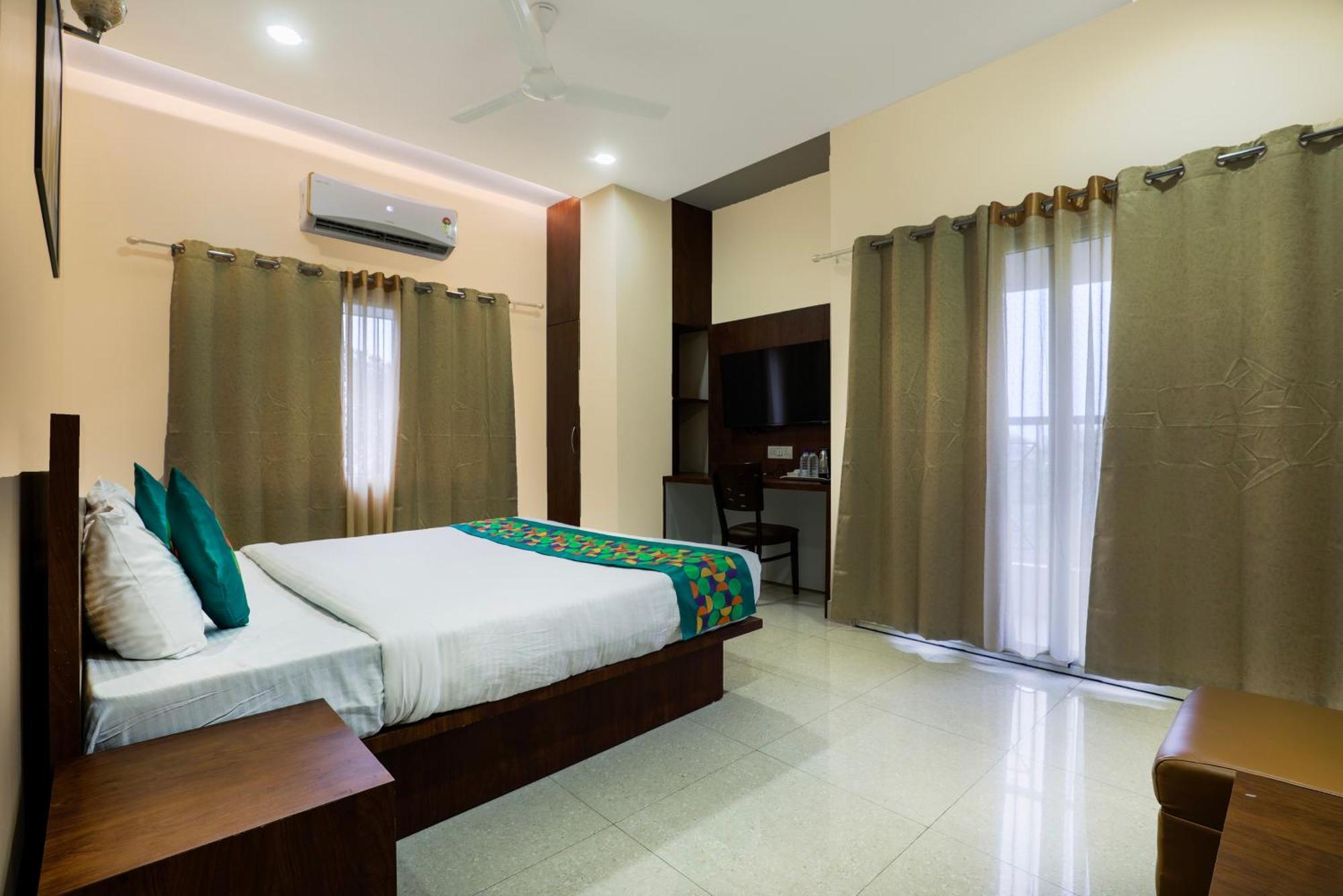 Treebo Urban Oasis Inn Guwahati Buitenkant foto